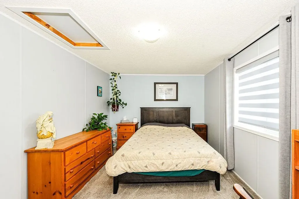 16 Main Street Edberg AB T0B 1J0