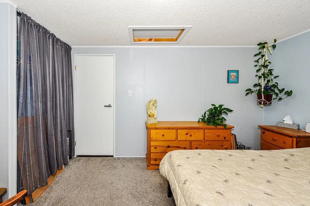 16 Main Street Edberg AB T0B 1J0