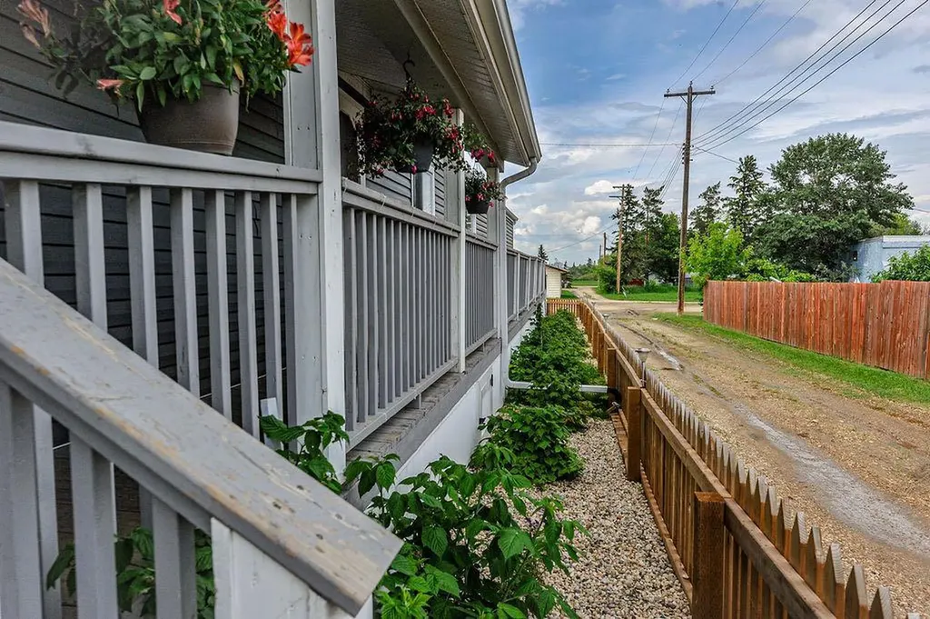 16 Main Street Edberg AB T0B 1J0