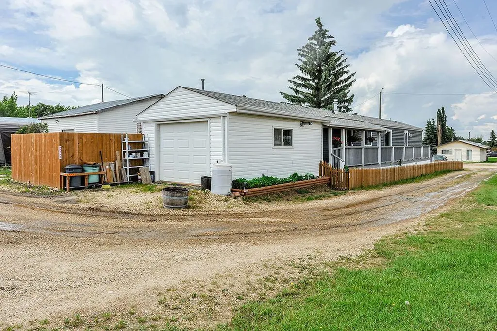 16 Main Street Edberg AB T0B 1J0