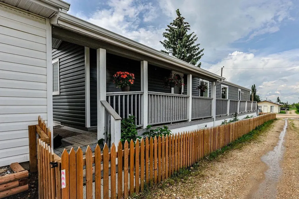 16 Main Street Edberg AB T0B 1J0
