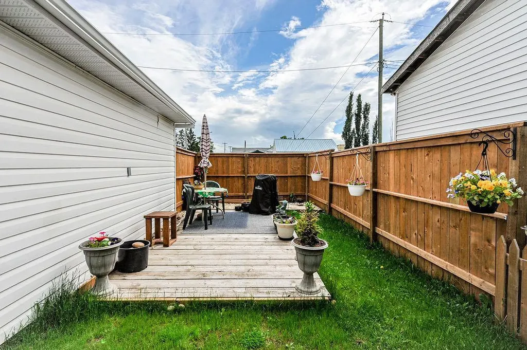 16 Main Street Edberg AB T0B 1J0