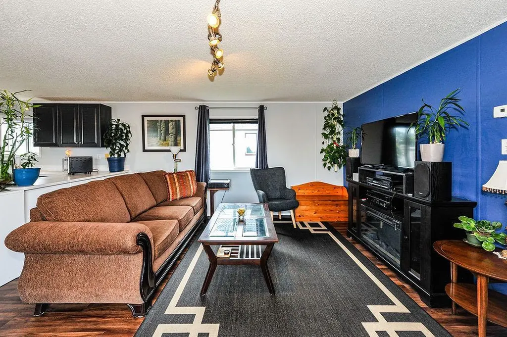 16 Main Street Edberg AB T0B 1J0