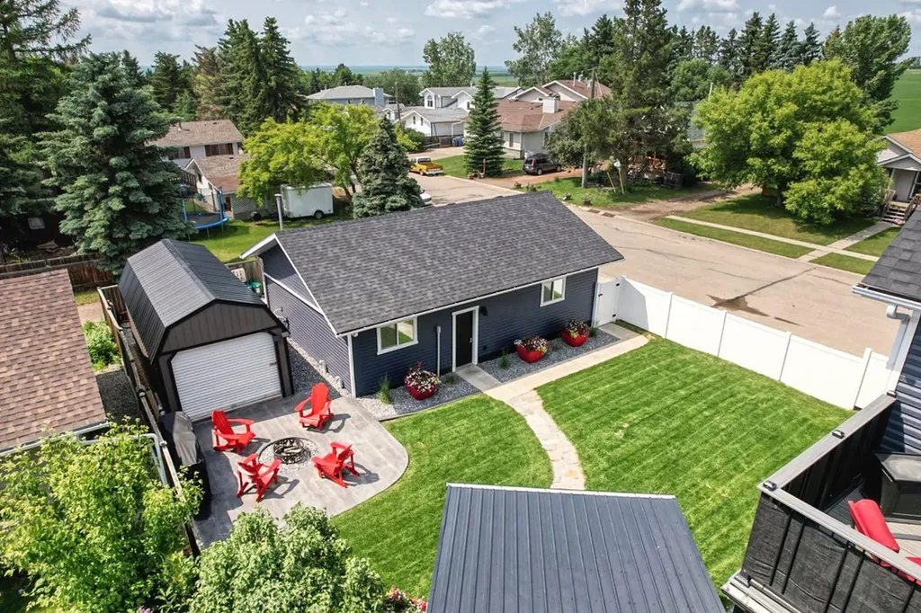 833 10 Avenue NE Three Hills AB T0M 2A0