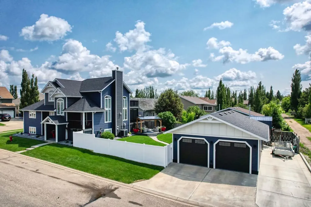 833 10 Avenue NE Three Hills AB T0M 2A0