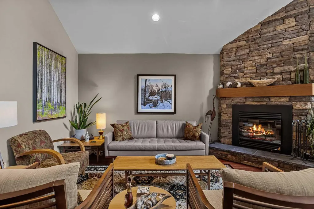408 Canyon Close Canmore AB T1W1H4