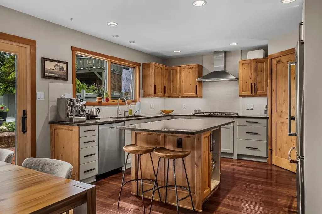 408 Canyon Close Canmore AB T1W1H4
