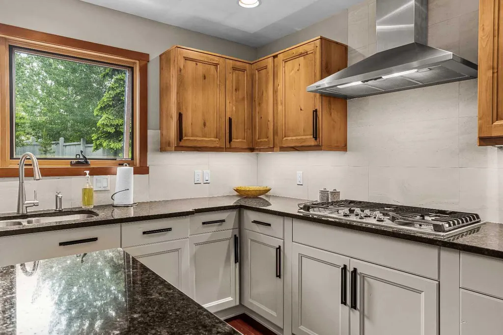 408 Canyon Close Canmore AB T1W1H4