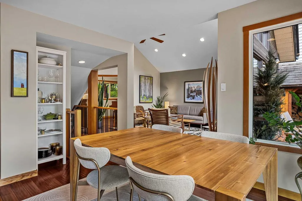 408 Canyon Close Canmore AB T1W1H4