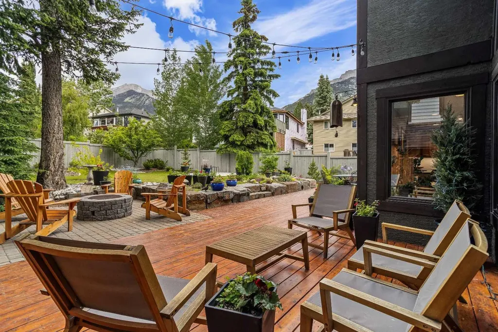 408 Canyon Close Canmore AB T1W1H4