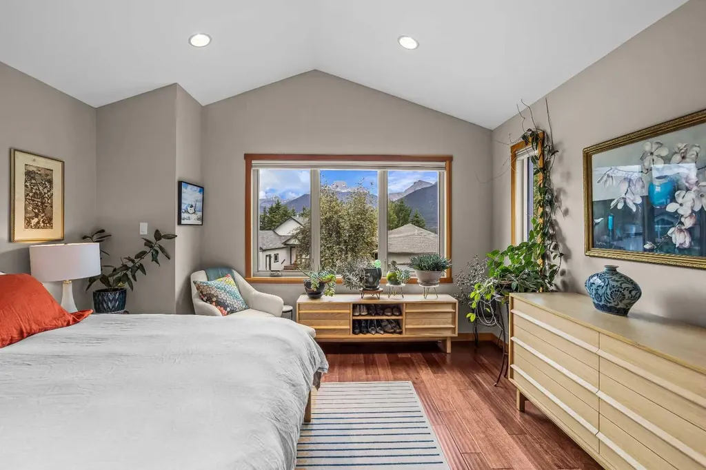 408 Canyon Close Canmore AB T1W1H4