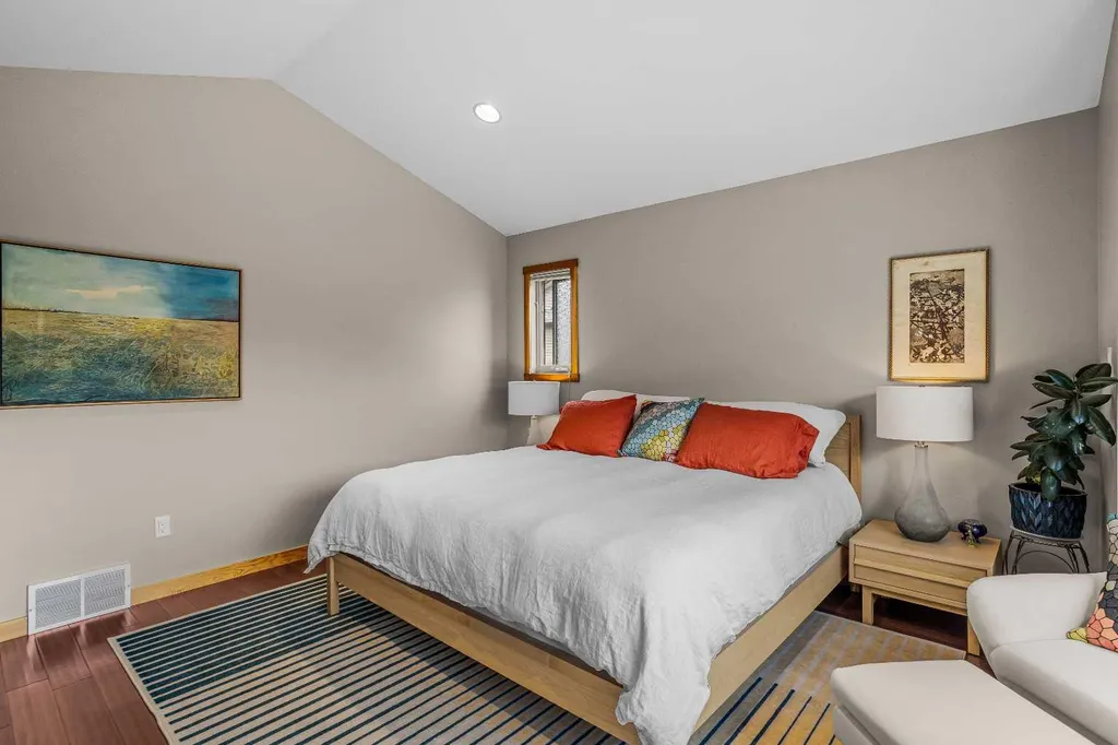 408 Canyon Close Canmore AB T1W1H4