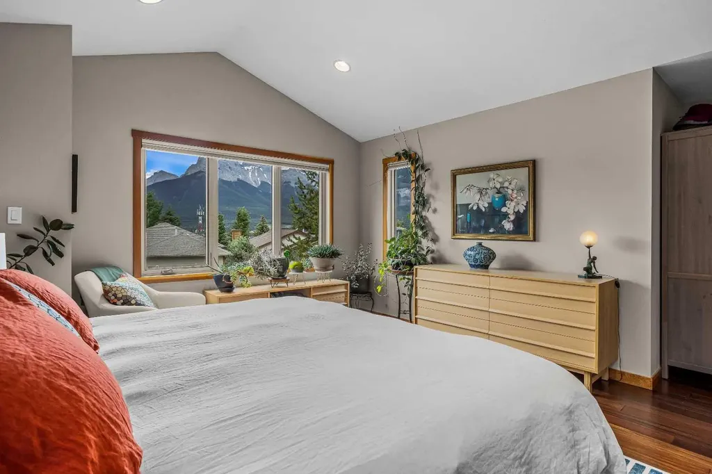 408 Canyon Close Canmore AB T1W1H4
