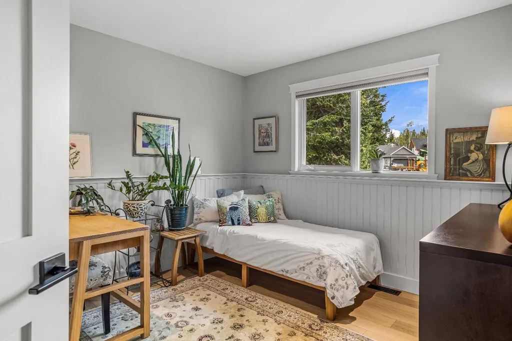 408 Canyon Close Canmore AB T1W1H4