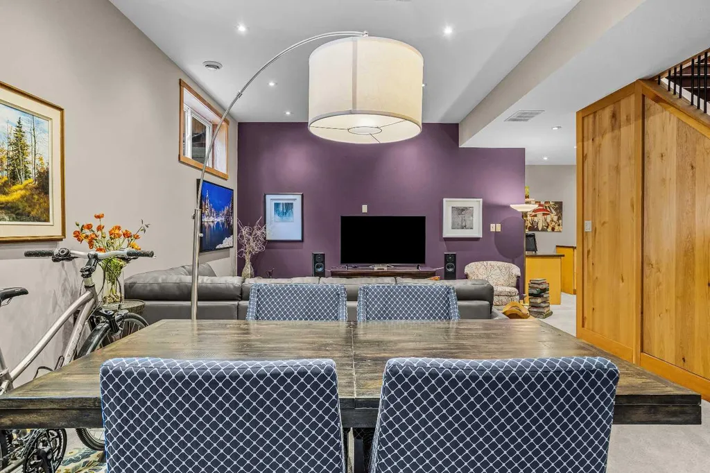408 Canyon Close Canmore AB T1W1H4