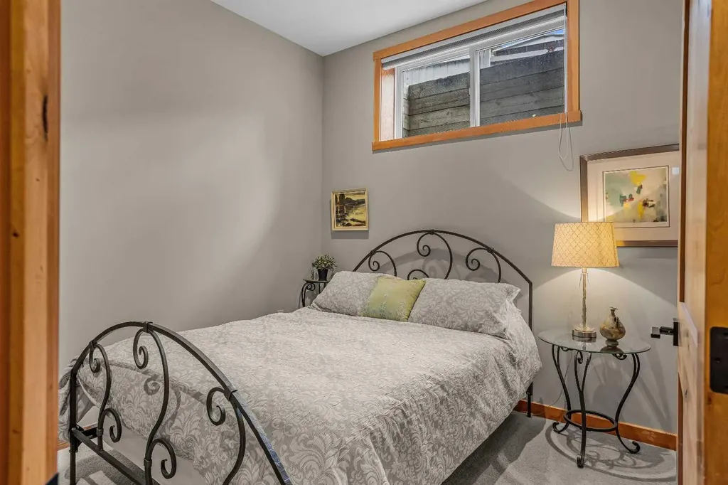 408 Canyon Close Canmore AB T1W1H4
