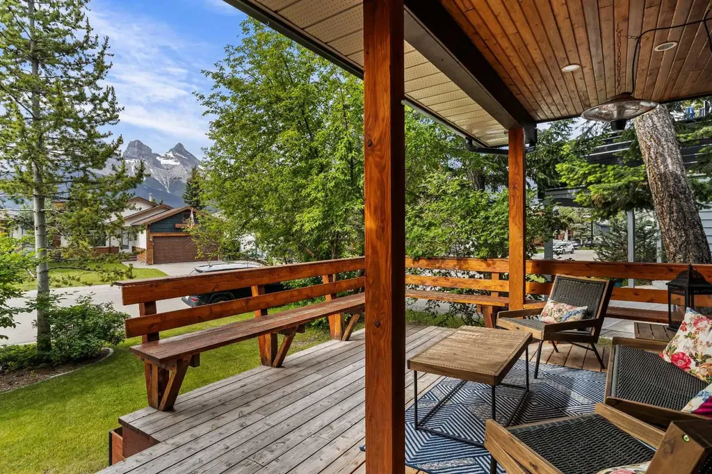 408 Canyon Close Canmore AB T1W1H4