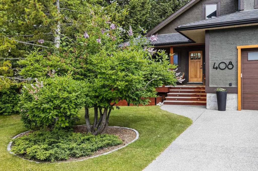 408 Canyon Close Canmore AB T1W1H4