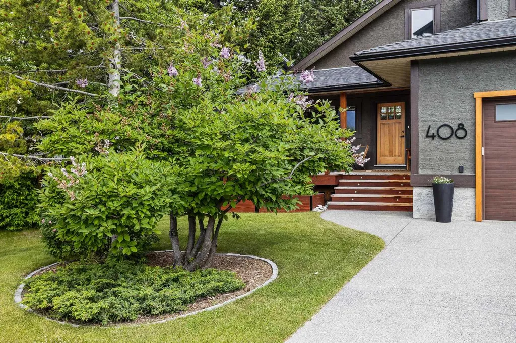 408 Canyon Close Canmore AB T1W1H4