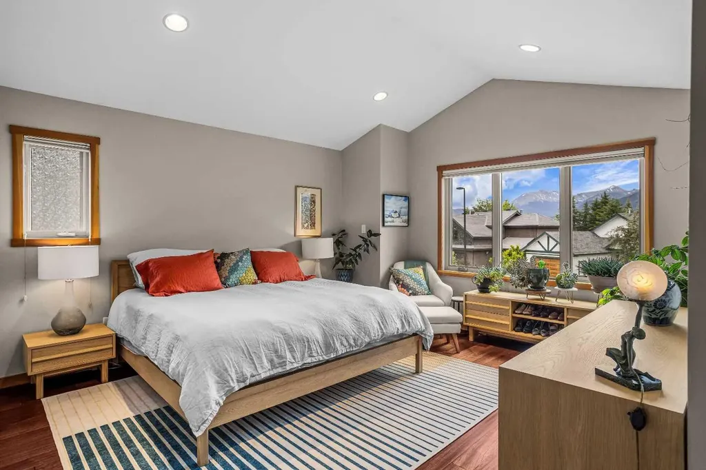 408 Canyon Close Canmore AB T1W1H4