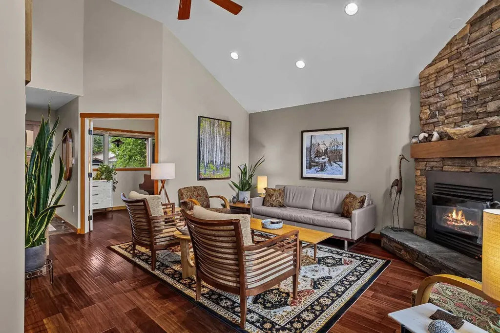 408 Canyon Close Canmore AB T1W1H4