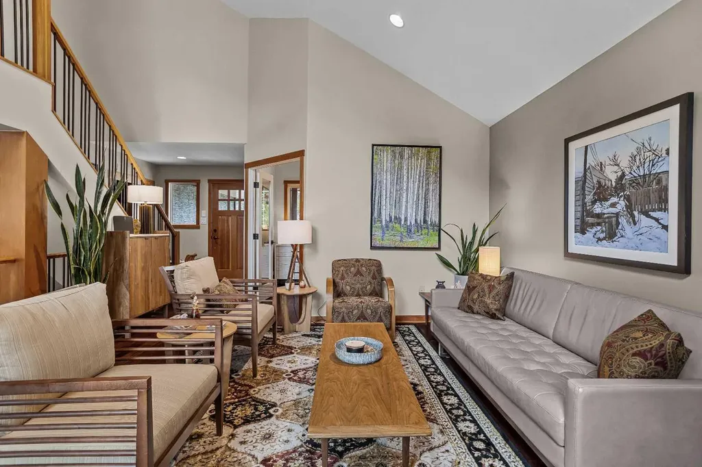408 Canyon Close Canmore AB T1W1H4