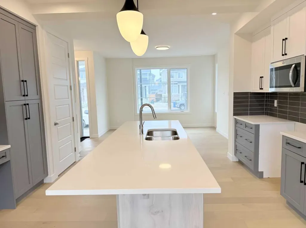 322 Sundown Road Cochrane AB T4C 3H2