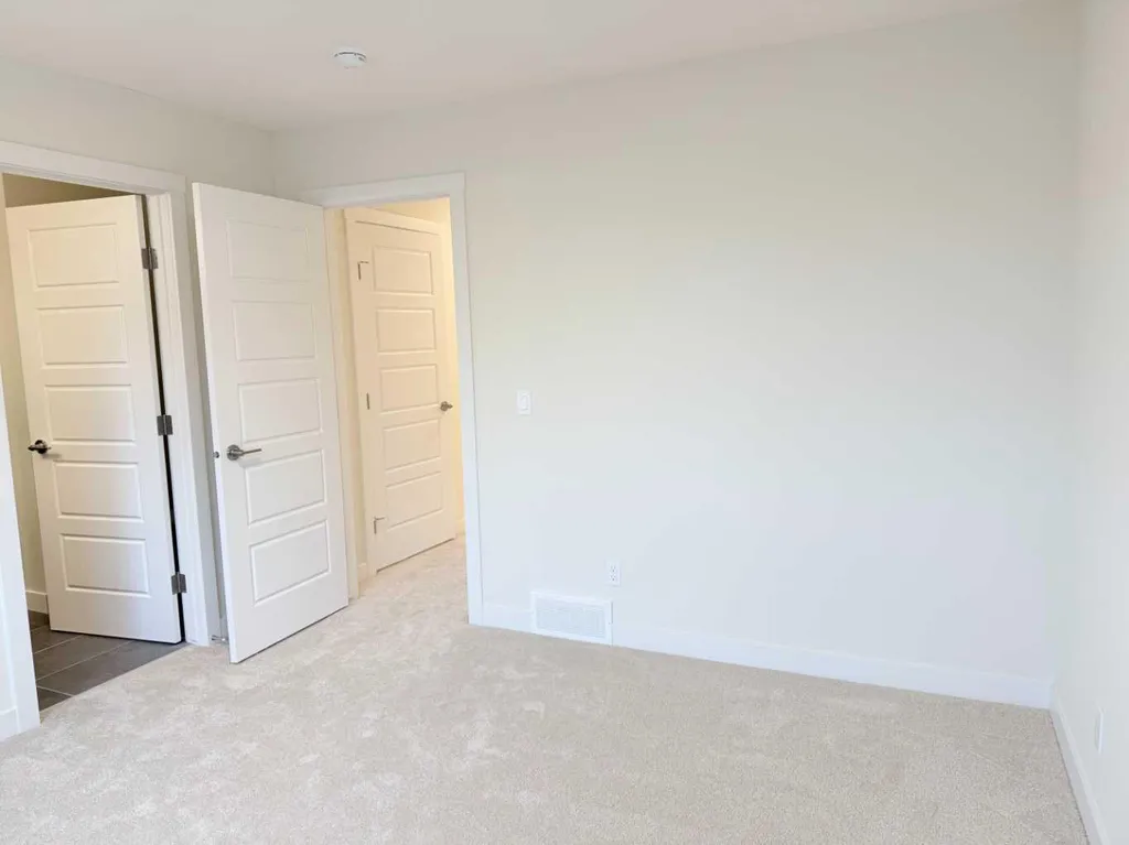 322 Sundown Road Cochrane AB T4C 3H2