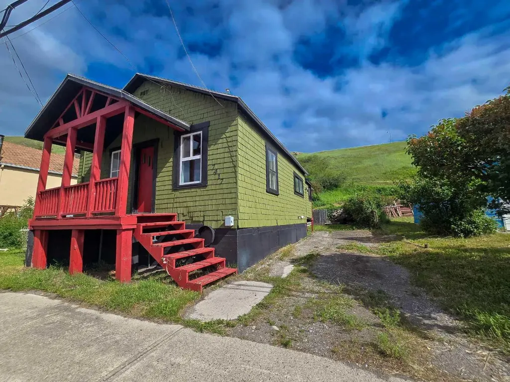 7417 18 Avenue Coleman AB T0K 0M0