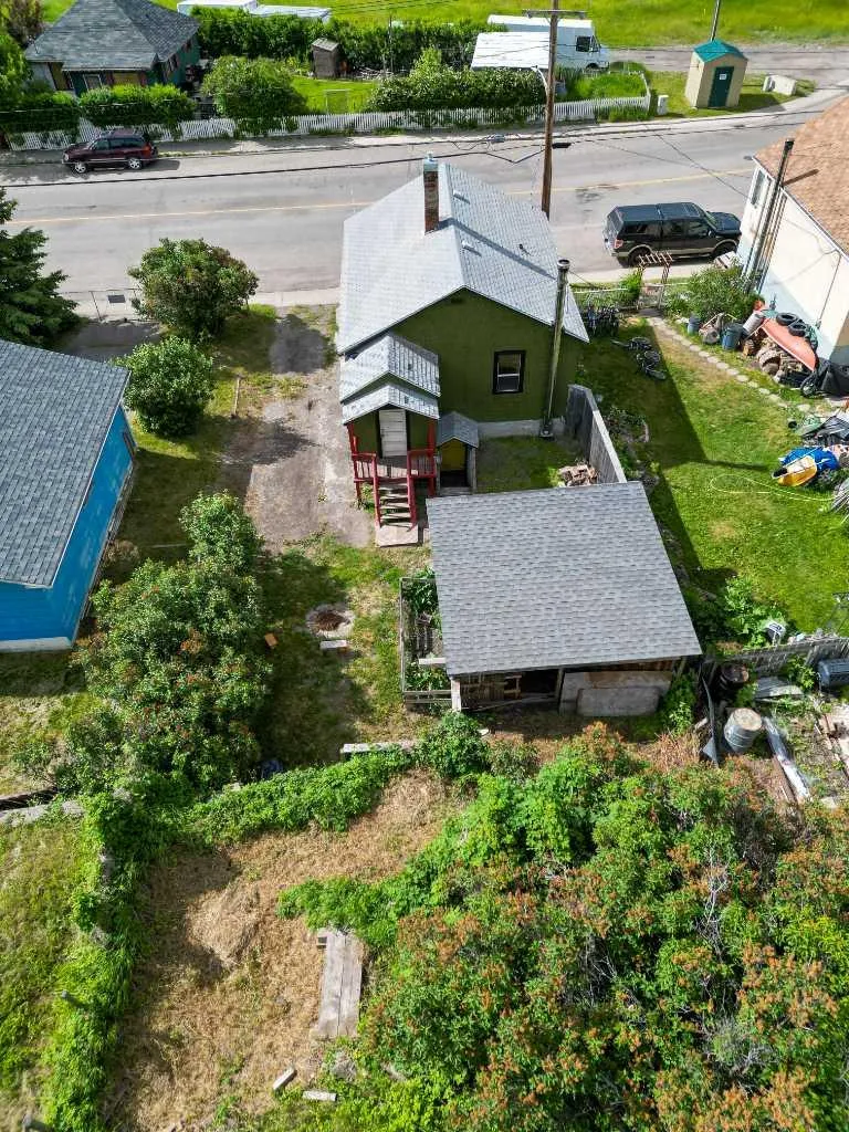 7417 18 Avenue Coleman AB T0K 0M0