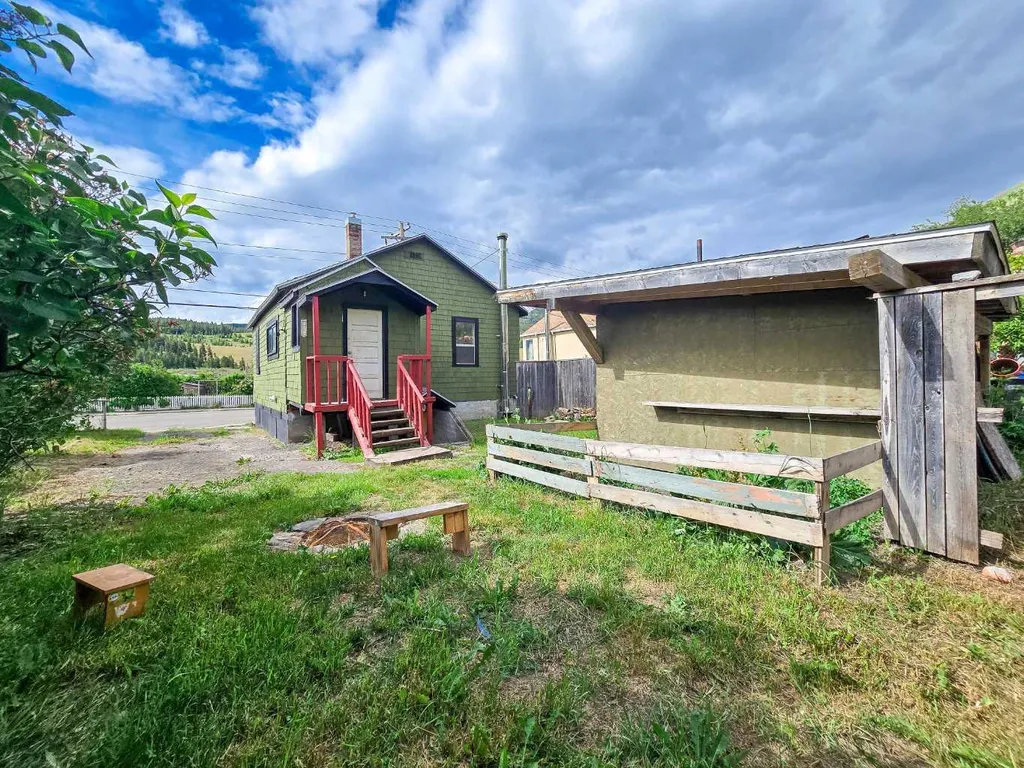 7417 18 Avenue Coleman AB T0K 0M0