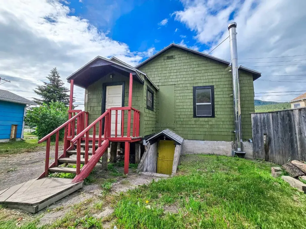 7417 18 Avenue Coleman AB T0K 0M0