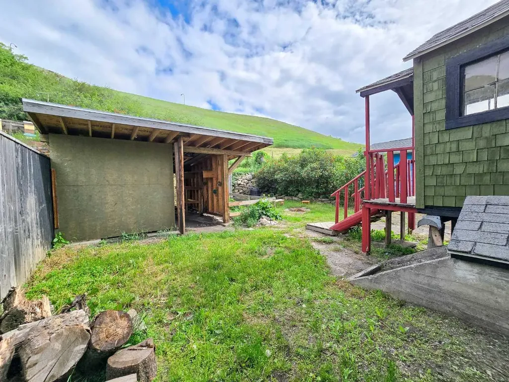 7417 18 Avenue Coleman AB T0K 0M0