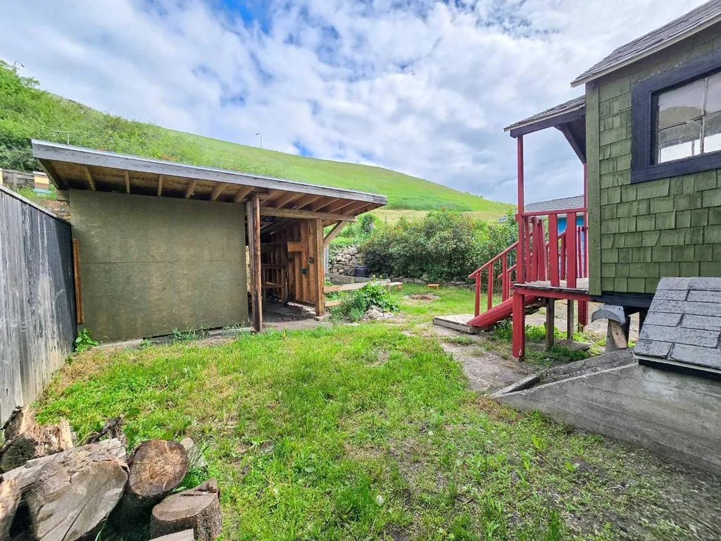7417 18 Avenue Coleman AB T0K 0M0