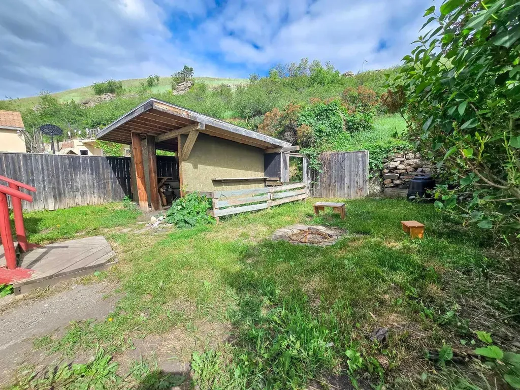 7417 18 Avenue Coleman AB T0K 0M0