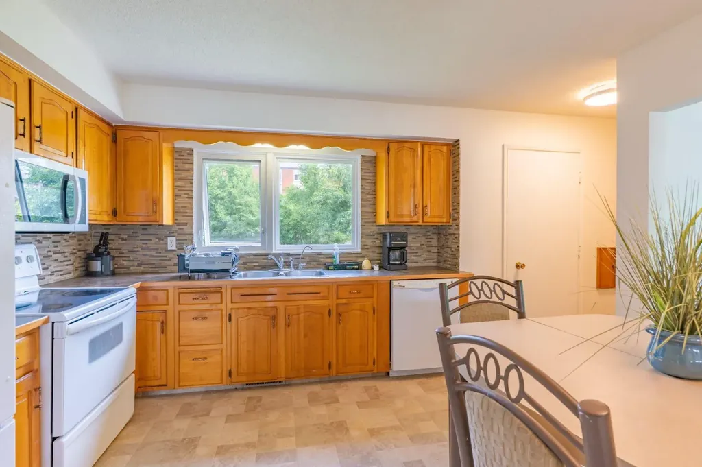 1163 Bassett Crescent NW Medicine Hat AB T1A 6Z7
