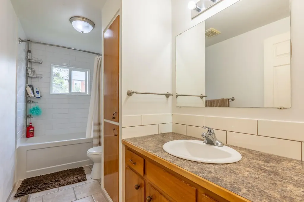 1163 Bassett Crescent NW Medicine Hat AB T1A 6Z7