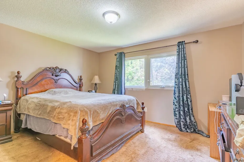 1163 Bassett Crescent NW Medicine Hat AB T1A 6Z7