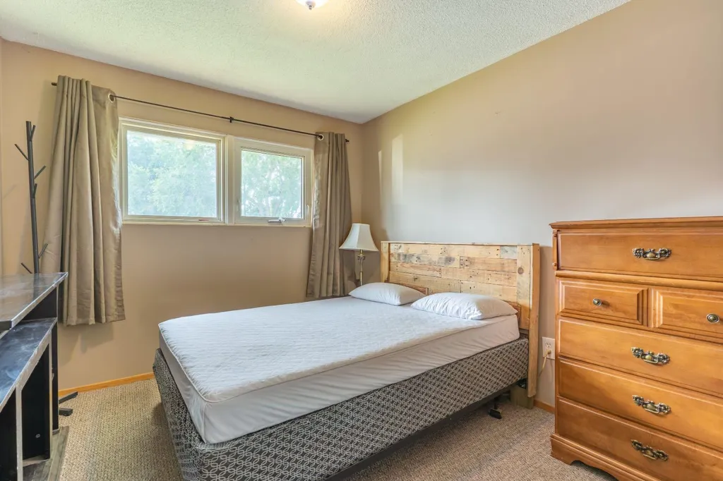 1163 Bassett Crescent NW Medicine Hat AB T1A 6Z7