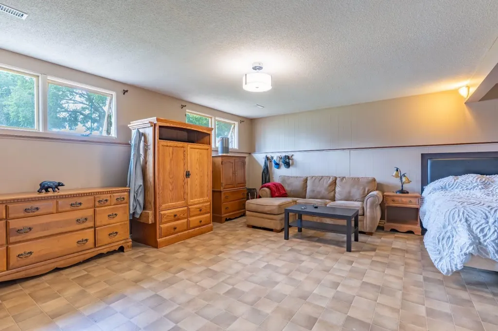 1163 Bassett Crescent NW Medicine Hat AB T1A 6Z7