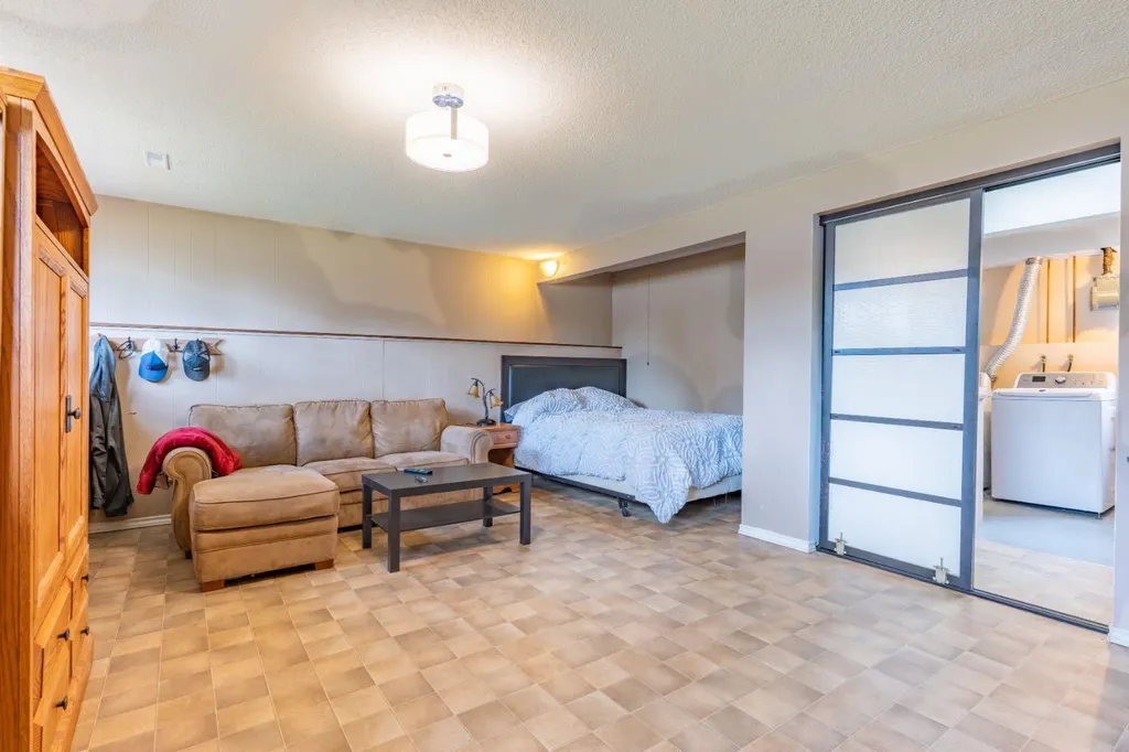 1163 Bassett Crescent NW Medicine Hat AB T1A 6Z7