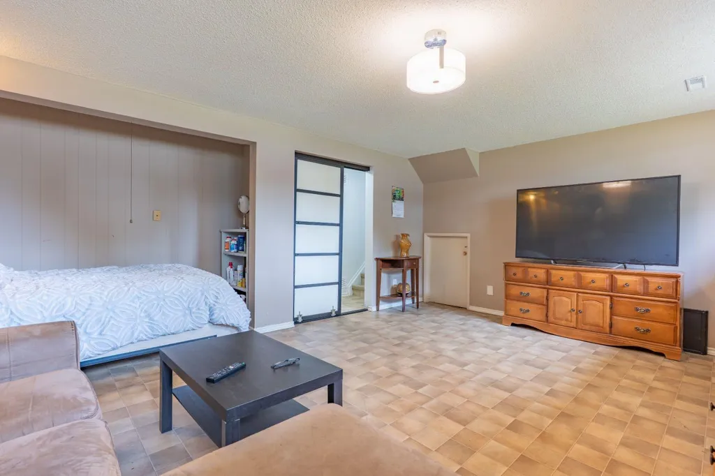 1163 Bassett Crescent NW Medicine Hat AB T1A 6Z7
