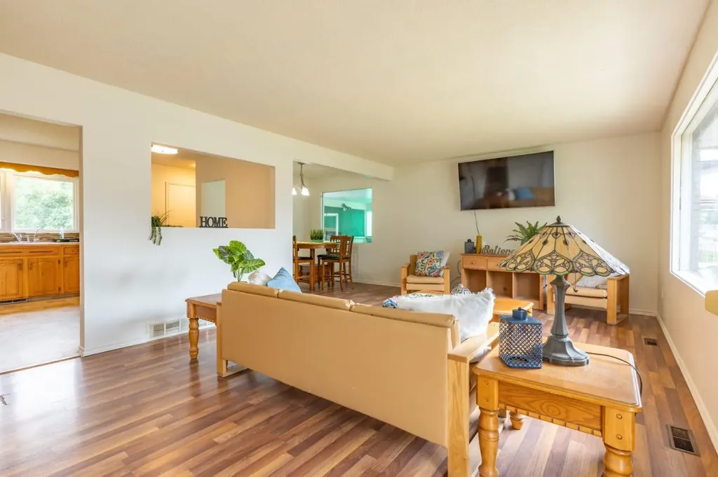 1163 Bassett Crescent NW Medicine Hat AB T1A 6Z7