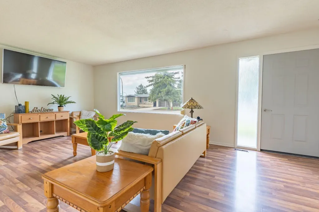 1163 Bassett Crescent NW Medicine Hat AB T1A 6Z7