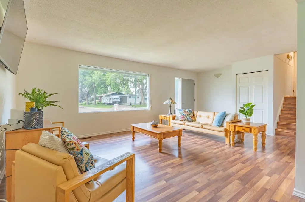1163 Bassett Crescent NW Medicine Hat AB T1A 6Z7