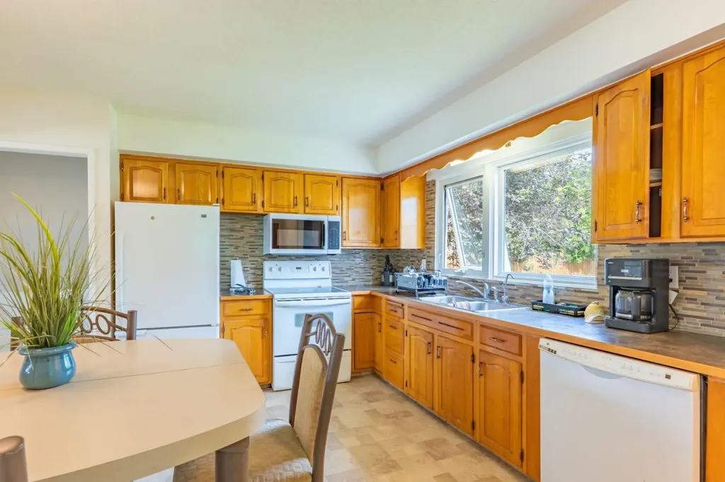 1163 Bassett Crescent NW Medicine Hat AB T1A 6Z7