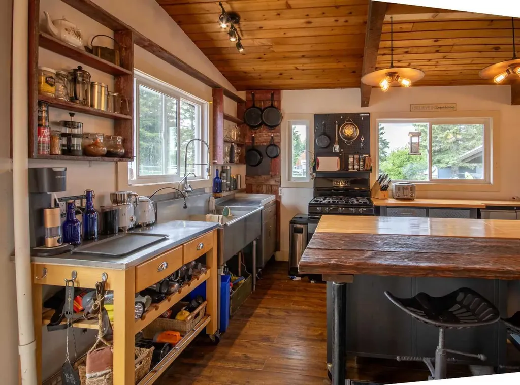 33374 Range Road 55 Rural Mountain View County AB T0M 1X0
