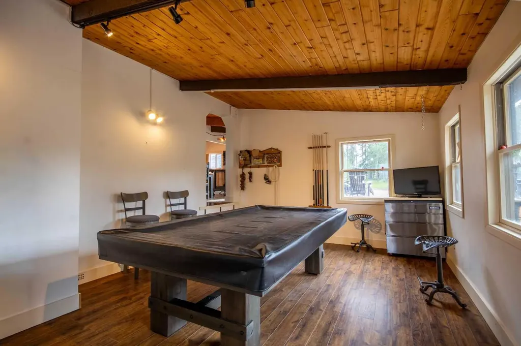 33374 Range Road 55 Rural Mountain View County AB T0M 1X0