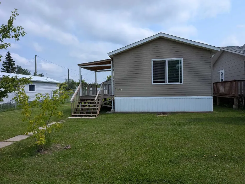 4915 1 Street Donnelly AB T0H 1G0