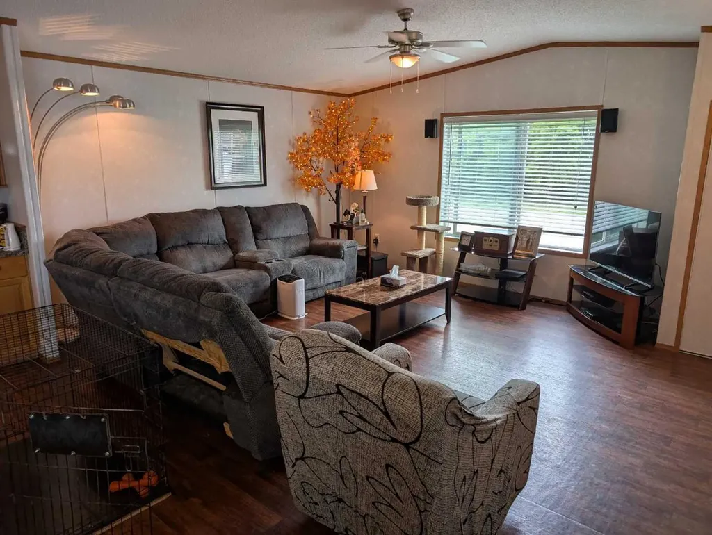4915 1 Street Donnelly AB T0H 1G0
